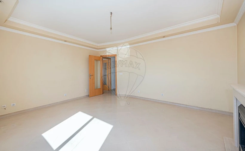 Apartamento T2 para Arrendamento em Corroios Foto 11