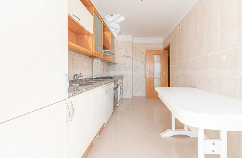 Apartamento T2 para Arrendamento em Corroios Foto 5