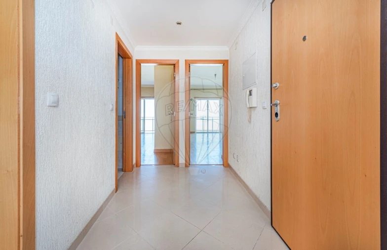 Apartamento T2 para Arrendamento em Corroios Foto 17