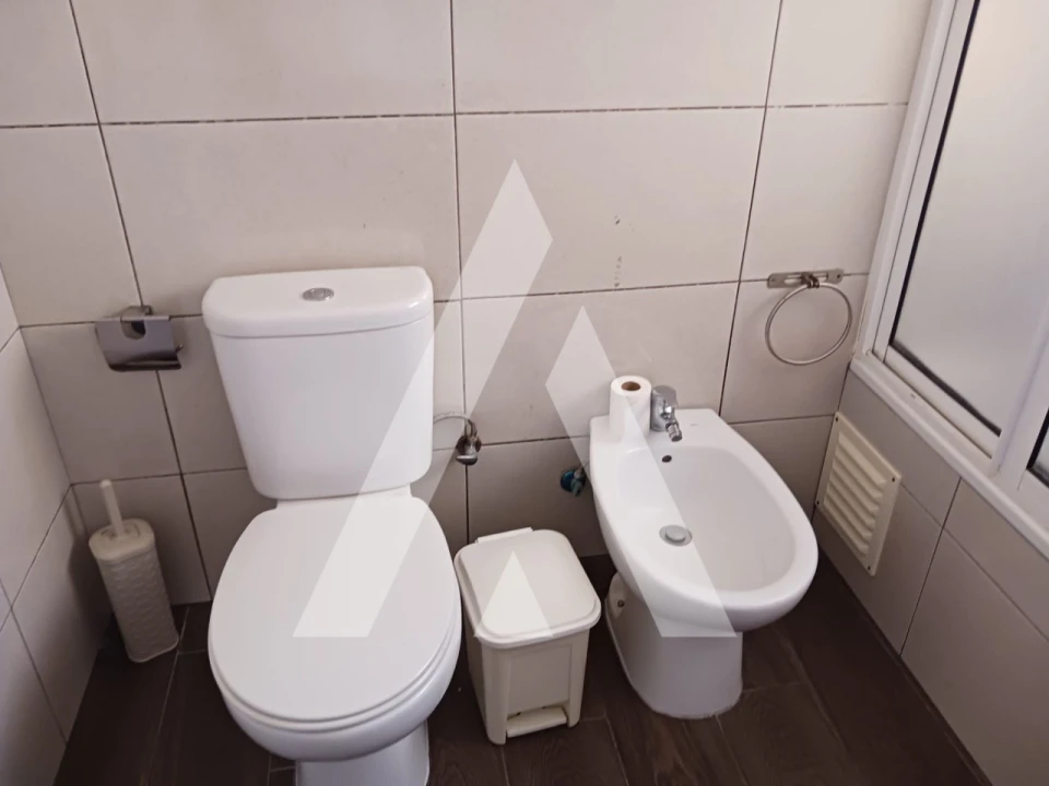 Moradia T4 para Arrendamento em Quelfes Foto 14