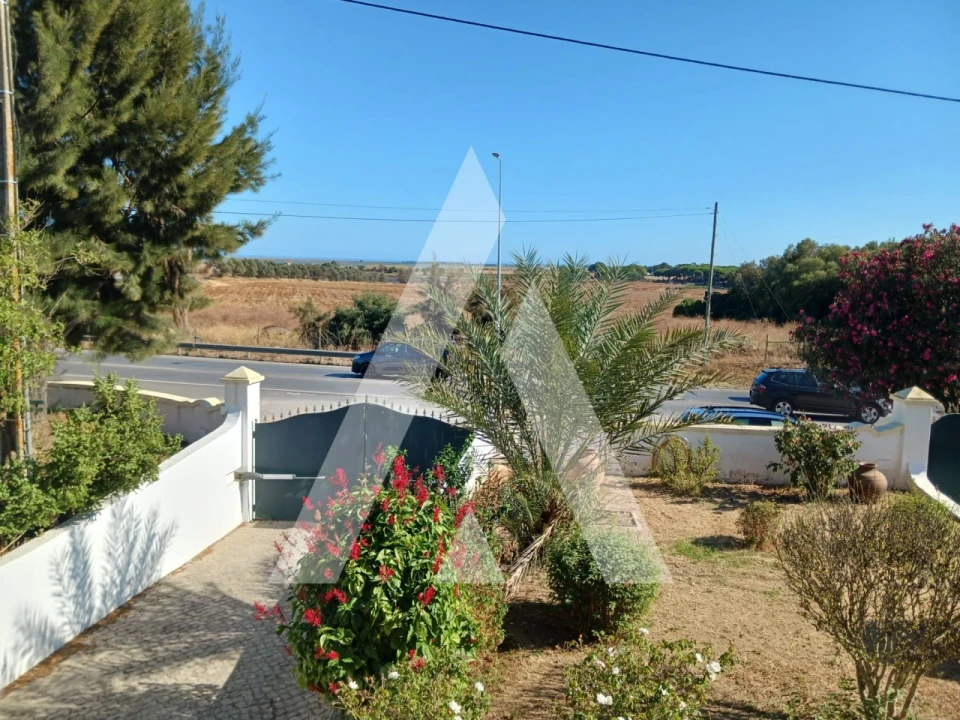 Moradia T4 para Arrendamento em Quelfes Foto 15