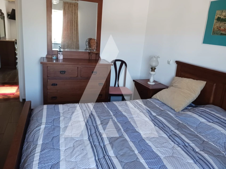 Moradia T4 para Arrendamento em Quelfes Foto 19