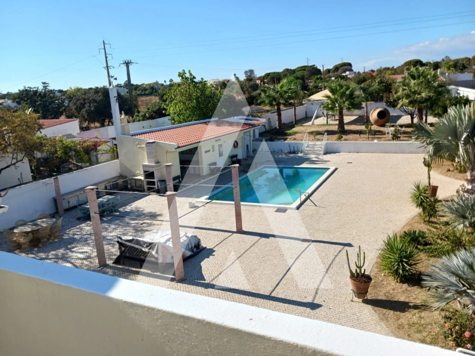 Moradia T4 para Arrendamento em Quelfes Foto 29