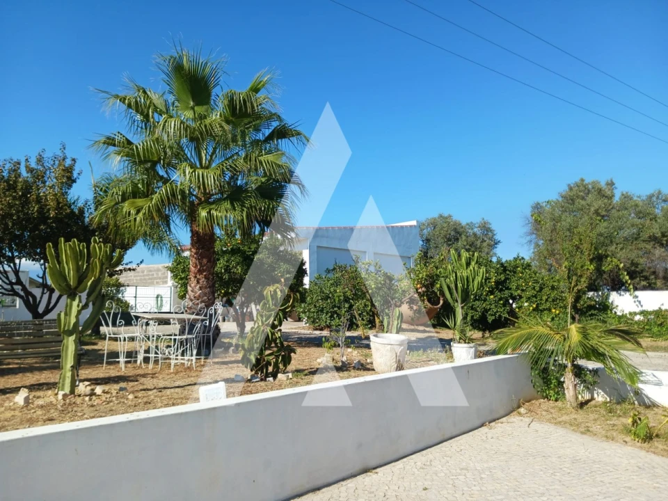 Moradia T4 para Arrendamento em Quelfes Foto 32