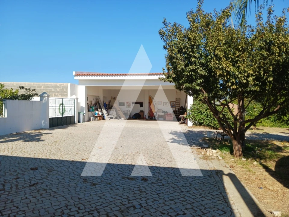 Moradia T4 para Arrendamento em Quelfes Foto 35