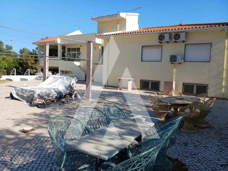 Moradia T4 para Arrendamento em Quelfes Foto 40