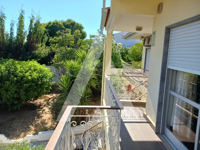 Moradia T4 para Arrendamento em Quelfes Foto 12