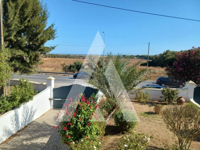 Moradia T4 para Arrendamento em Quelfes Foto 15