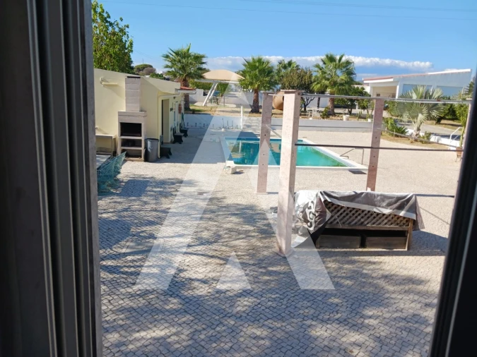 Moradia T4 para Arrendamento em Quelfes Foto 18