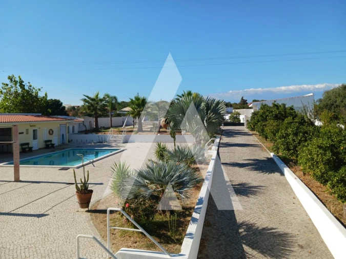 Moradia T4 para Arrendamento em Quelfes Foto 20