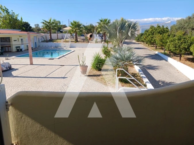 Moradia T4 para Arrendamento em Quelfes Foto 25