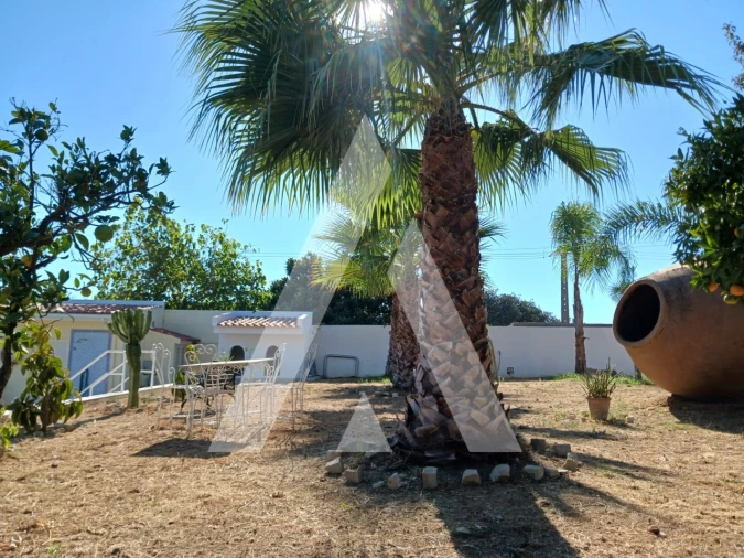 Moradia T4 para Arrendamento em Quelfes Foto 34