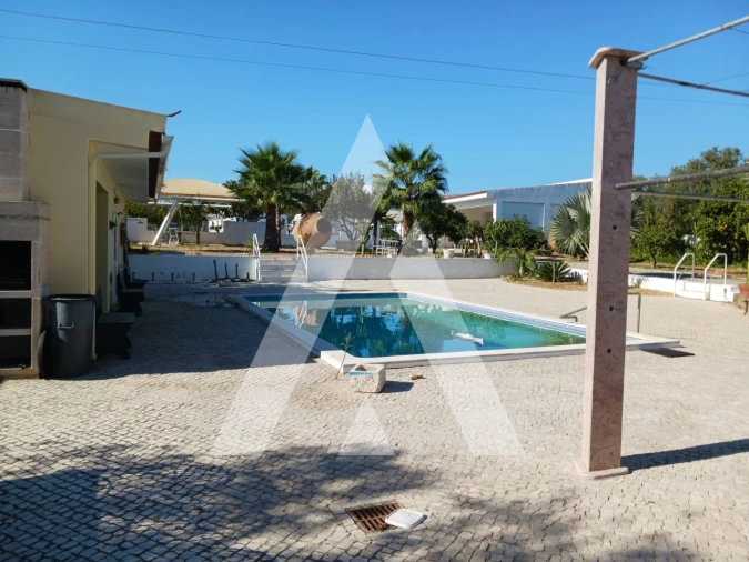 Moradia T4 para Arrendamento em Quelfes Foto 42