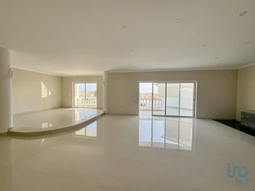 Moradia T4 para Venda em Lagos (São Sebastião e Santa Maria)