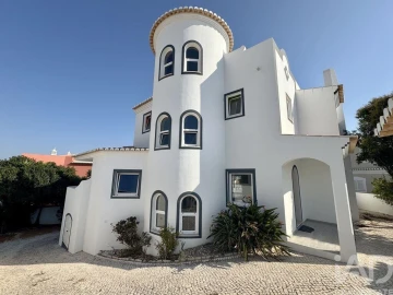 Moradia T4 para Venda em Lagos (São Sebastião e Santa Maria)