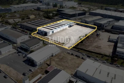 Armazém para Arrendamento em Oiã