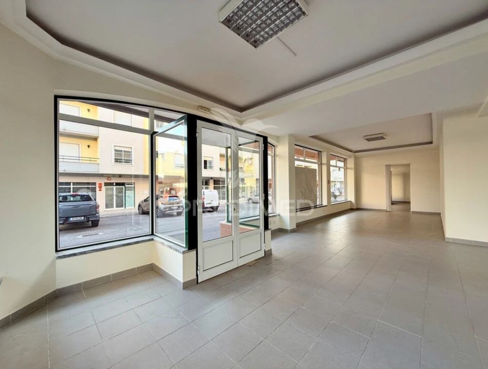 Loja para Arrendamento em Fatima Foto 8