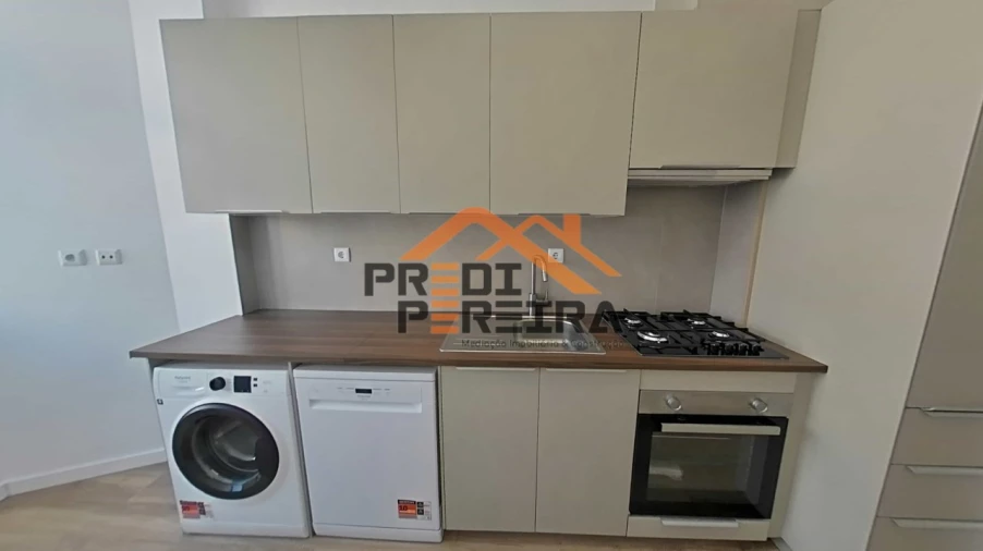 Apartamento T3 para Venda em Póvoa de Santo Adrião e Olival Basto Foto 2