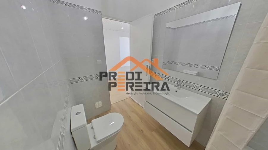 Apartamento T3 para Venda em Póvoa de Santo Adrião e Olival Basto Foto 17