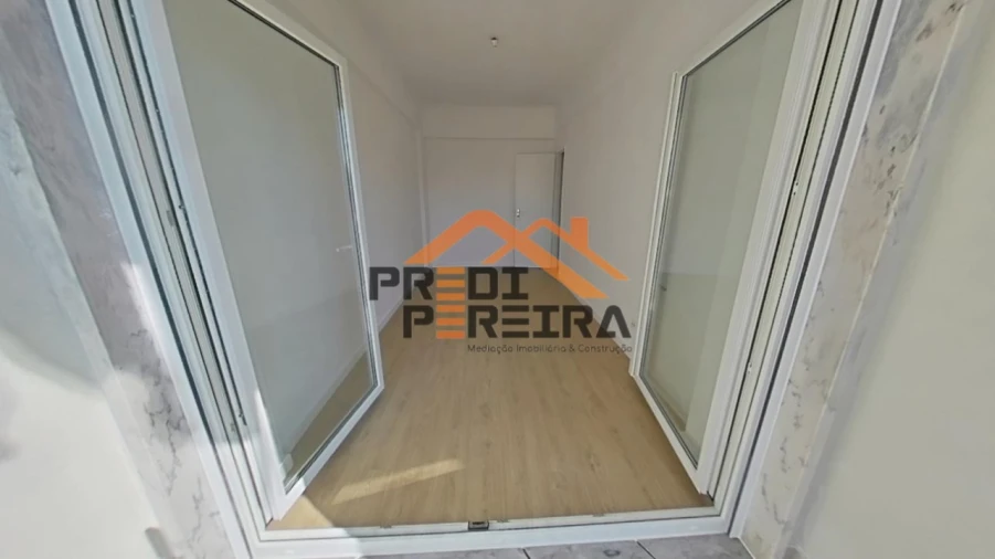 Apartamento T3 para Venda em Póvoa de Santo Adrião e Olival Basto Foto 18