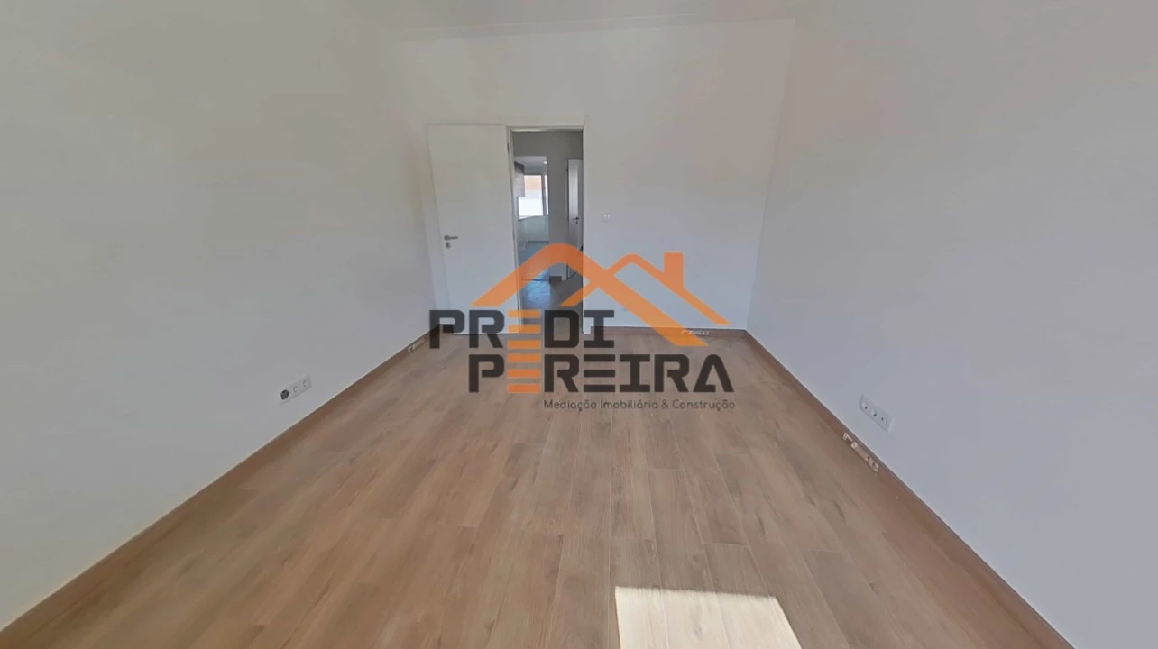 Apartamento T3 para Venda em Póvoa de Santo Adrião e Olival Basto Foto 9