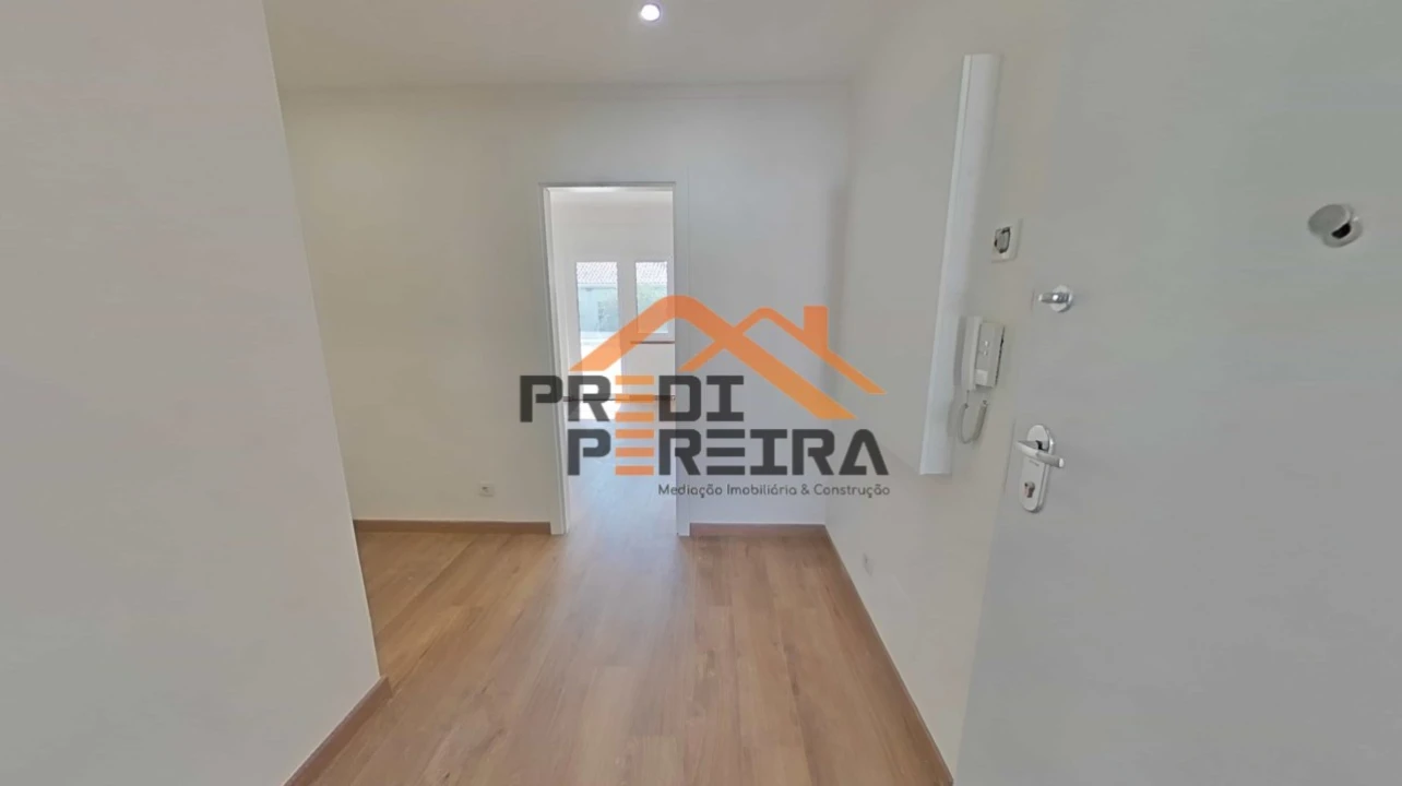 Apartamento T3 para Venda em Póvoa de Santo Adrião e Olival Basto Foto 8