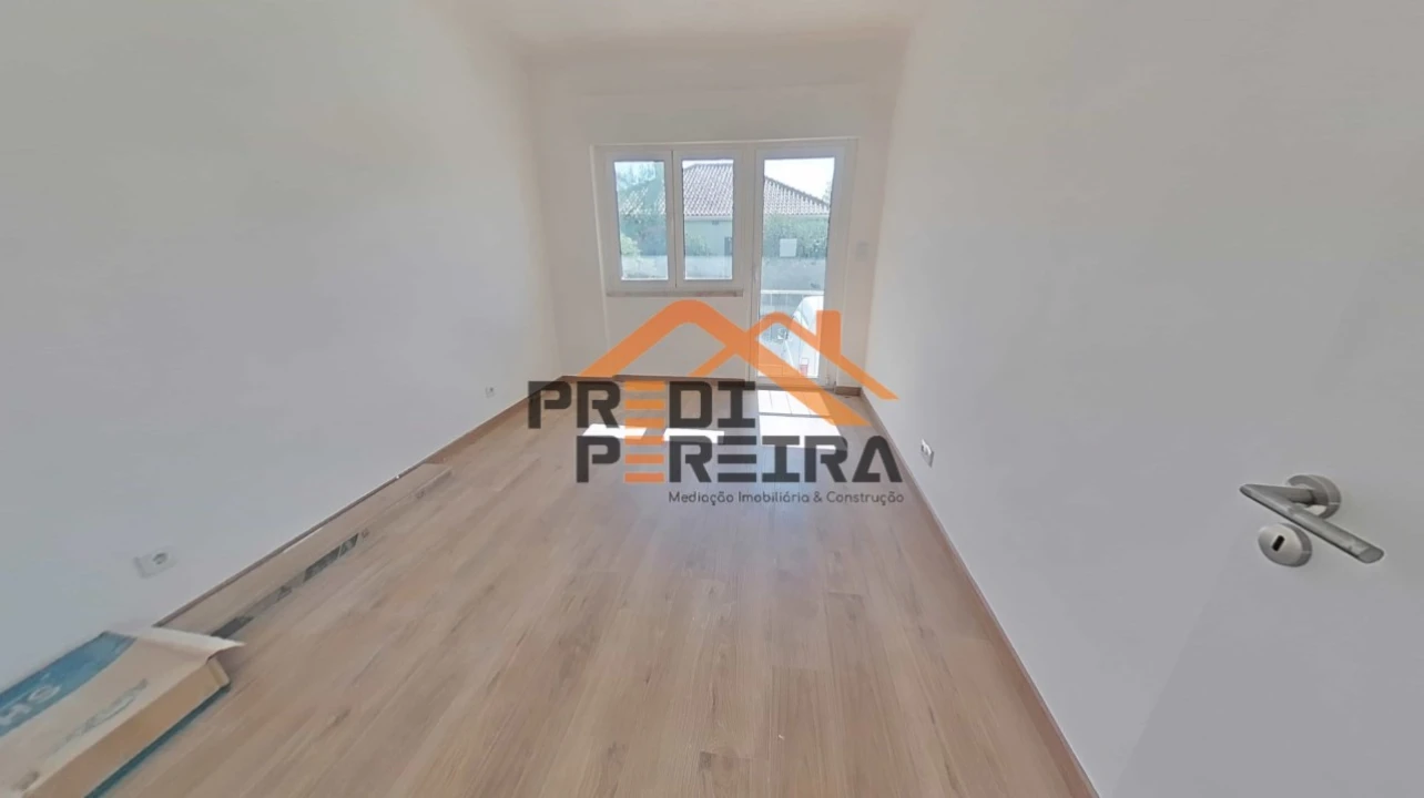 Apartamento T3 para Venda em Póvoa de Santo Adrião e Olival Basto Foto 13