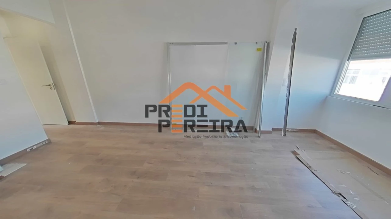 Apartamento T3 para Venda em Póvoa de Santo Adrião e Olival Basto Foto 19