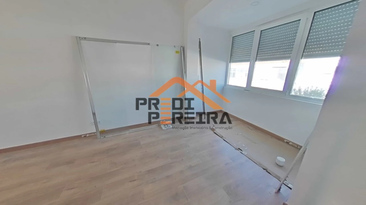 Apartamento T3 para Venda em Póvoa de Santo Adrião e Olival Basto Foto 21