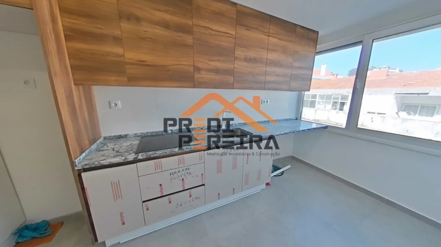 Apartamento T3 para Venda em Póvoa de Santo Adrião e Olival Basto Foto 5