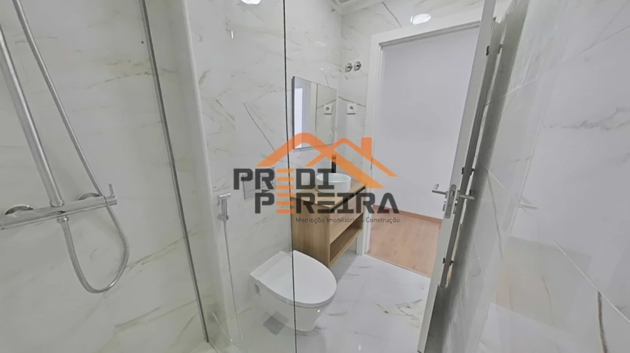 Apartamento T3 para Venda em Póvoa de Santo Adrião e Olival Basto Foto 6