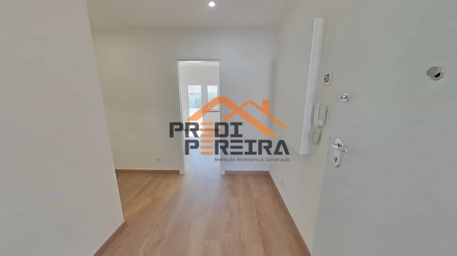 Apartamento T3 para Venda em Póvoa de Santo Adrião e Olival Basto Foto 9