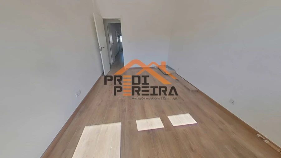 Apartamento T3 para Venda em Póvoa de Santo Adrião e Olival Basto Foto 14