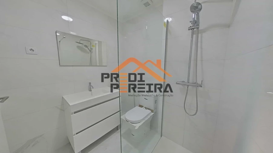 Apartamento T3 para Venda em Póvoa de Santo Adrião e Olival Basto Foto 16