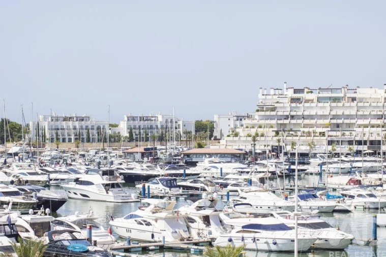 Apartamento T2 para Venda em Quarteira Foto 17