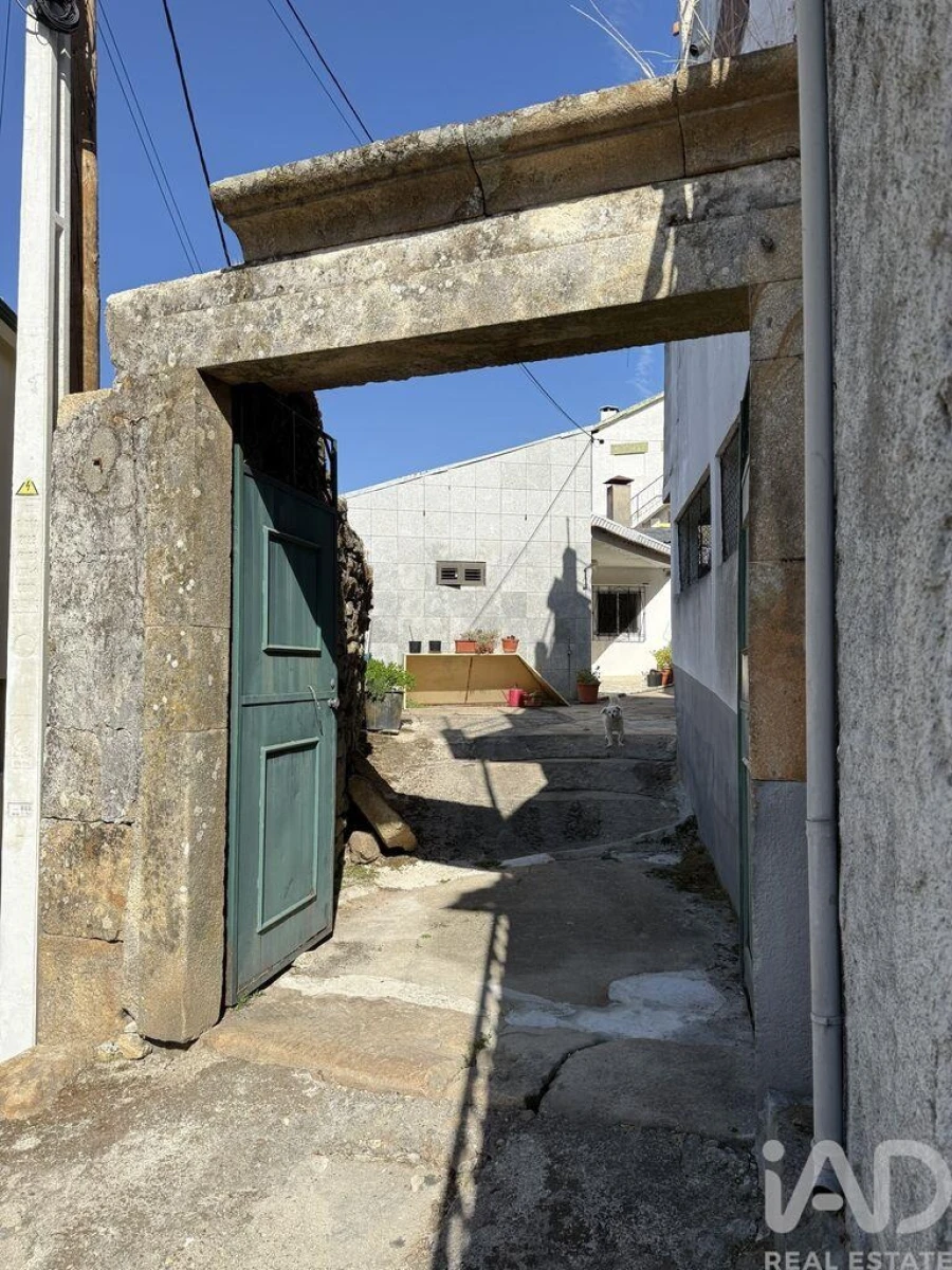 Moradia T2 para Venda em Sanfins do Douro Foto 23