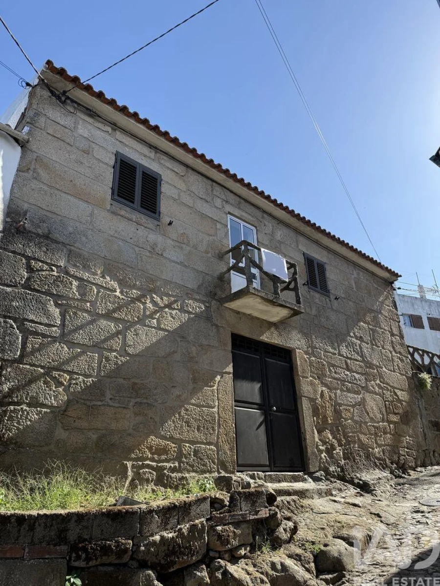 Moradia T2 para Venda em Sanfins do Douro Foto 22