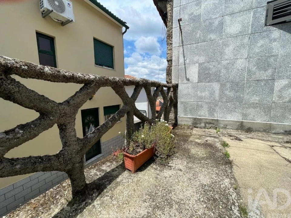 Moradia T2 para Venda em Sanfins do Douro Foto 15