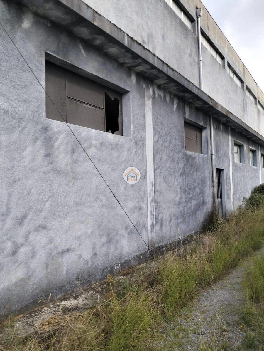 Armazém para Venda em Cernadelo e Lousada (São Miguel e Santa Margarida) Foto 9