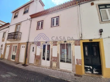 Moradia T1 para Venda em Serra e Junceira