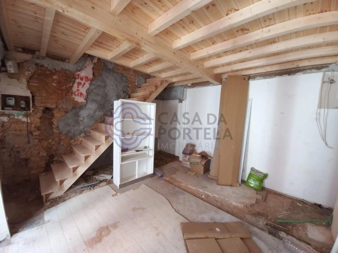 Moradia T1 para Venda em Serra e Junceira Foto 5