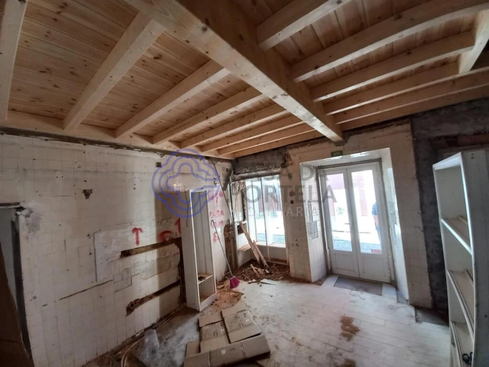 Moradia T1 para Venda em Serra e Junceira Foto 3