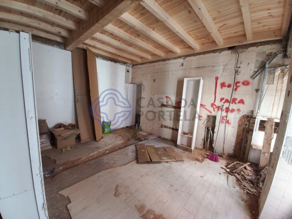 Moradia T1 para Venda em Serra e Junceira Foto 6