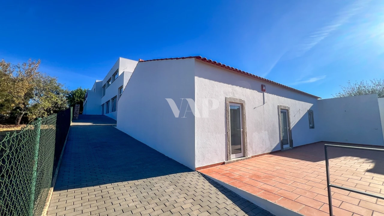 Moradia T12 para Venda em Salir Foto 7