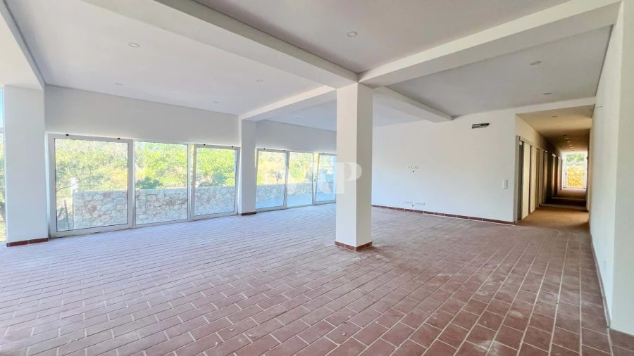 Moradia T12 para Venda em Salir Foto 11