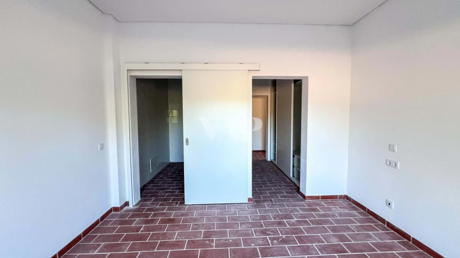 Moradia T12 para Venda em Salir Foto 23