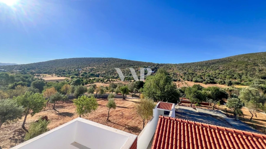 Moradia T12 para Venda em Salir Foto 28