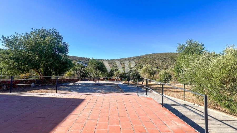 Moradia T12 para Venda em Salir Foto 8