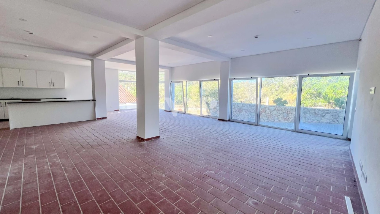 Moradia T12 para Venda em Salir Foto 10