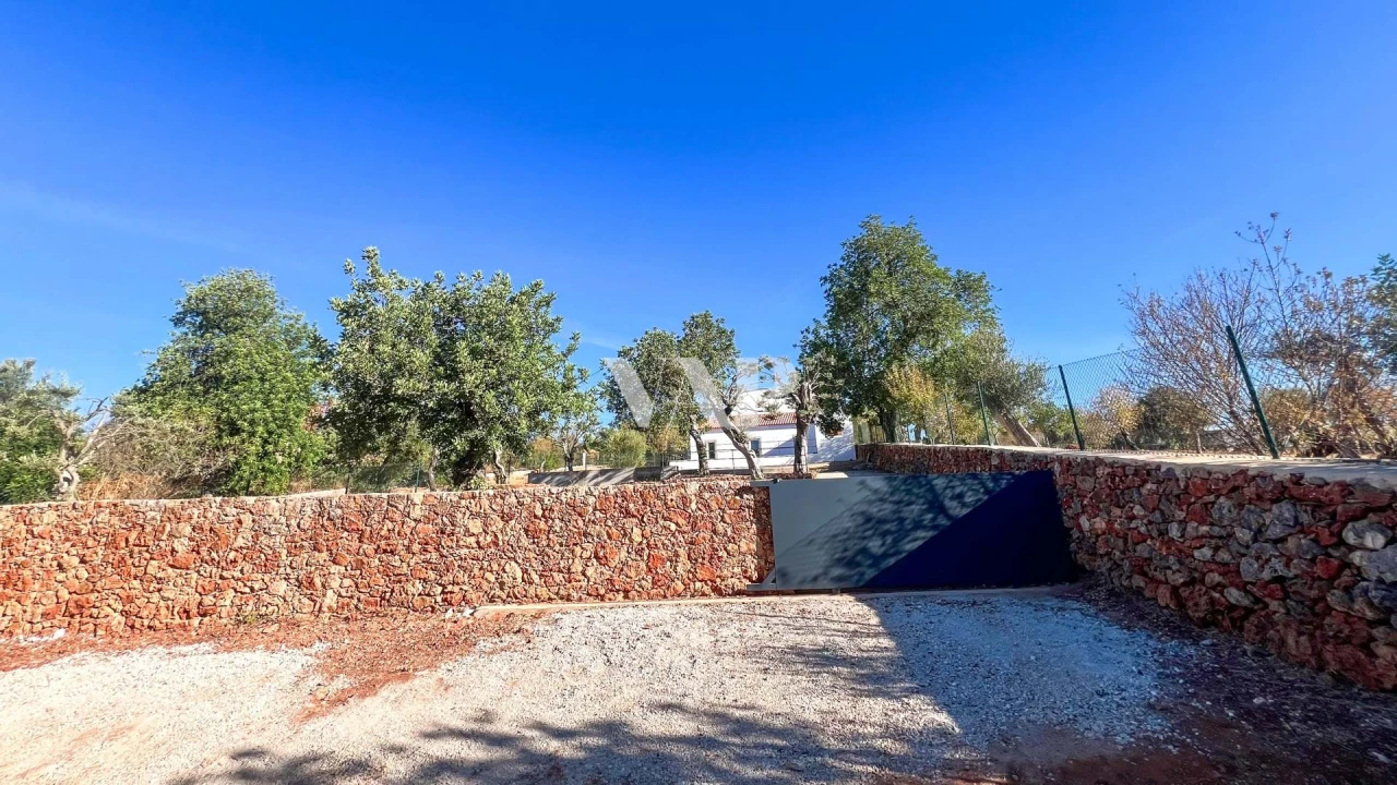 Moradia T12 para Venda em Salir Foto 34